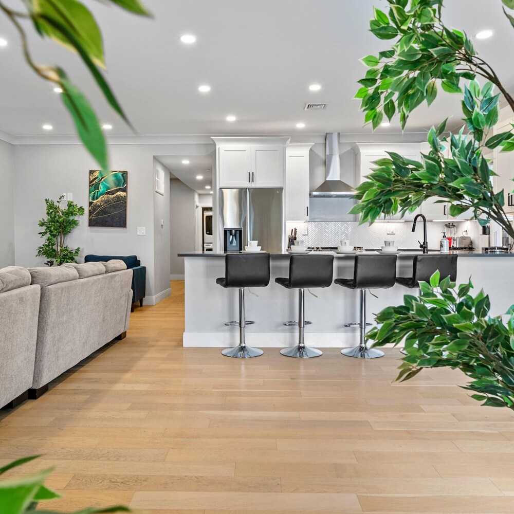 Boston Vacations - Luxury 2BD 2BA Near Logan Airport and T Station - Property Image 50