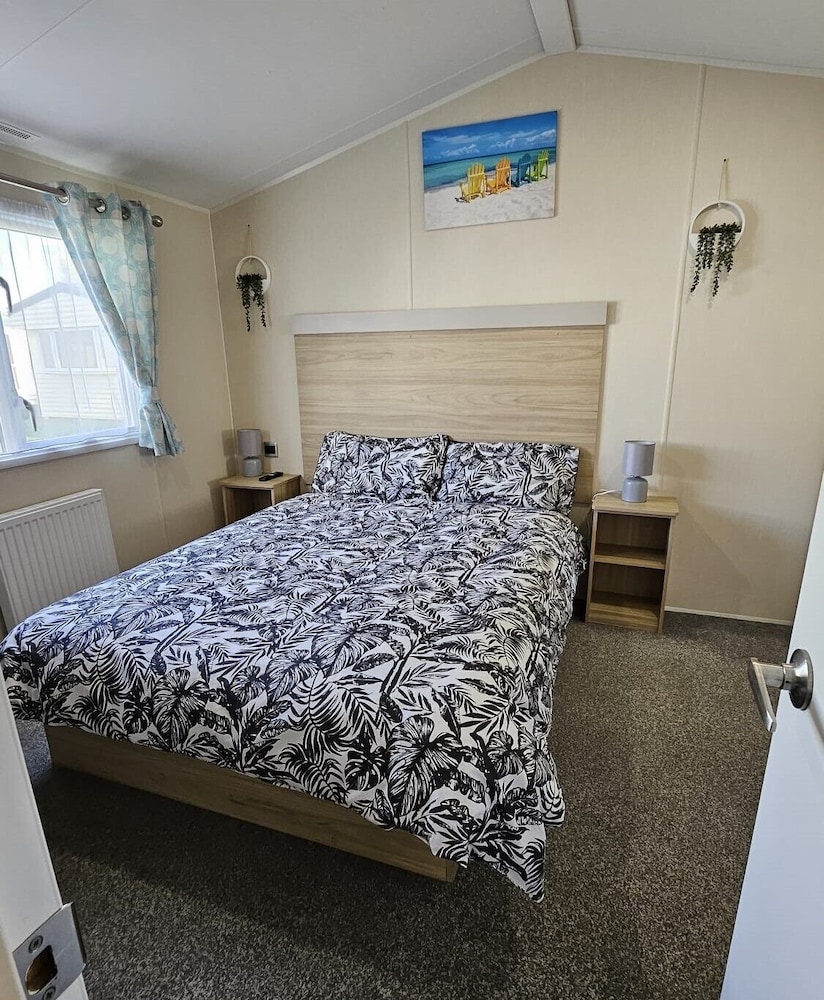 Pura Vida-stunning 2-bed Caravan in Clacton-on-sea view 3
