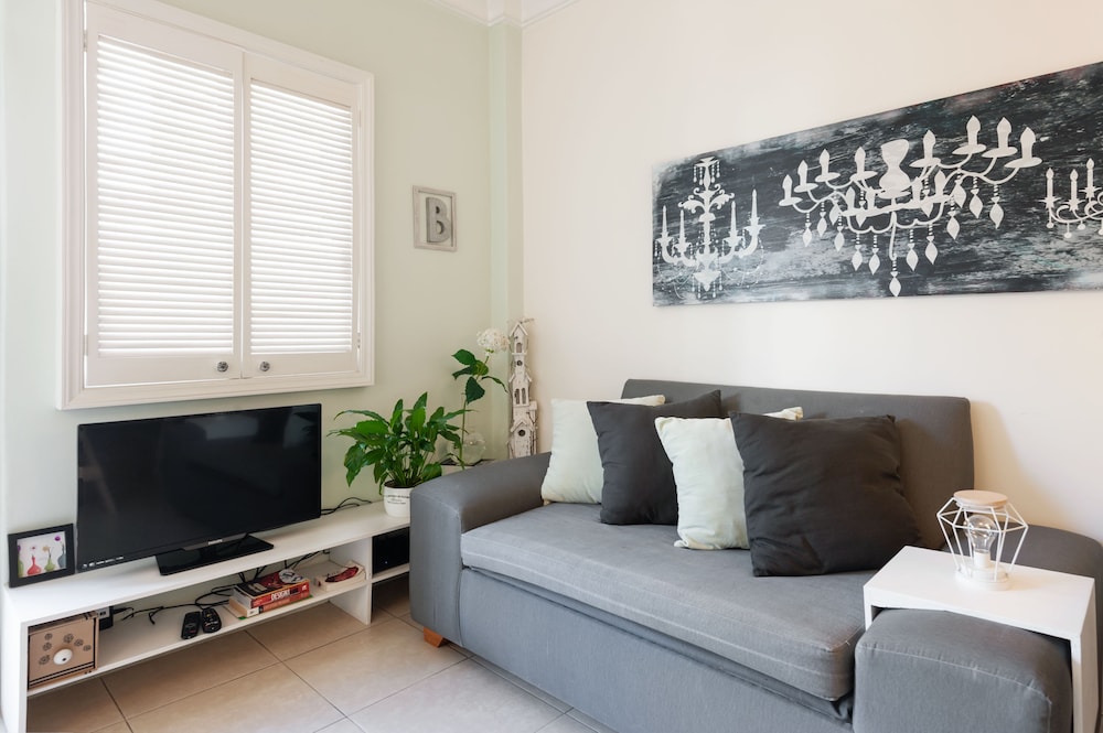 Cozy Vintage Flat photo 5