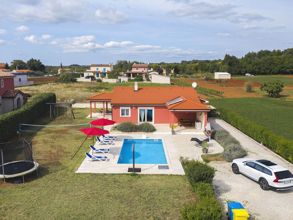 Detached Villa With Pool and Large Garden in Quiet Area Near the Sea view 5
