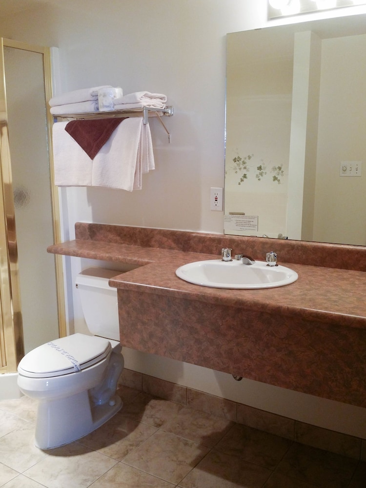 Tamarack Motor Inn