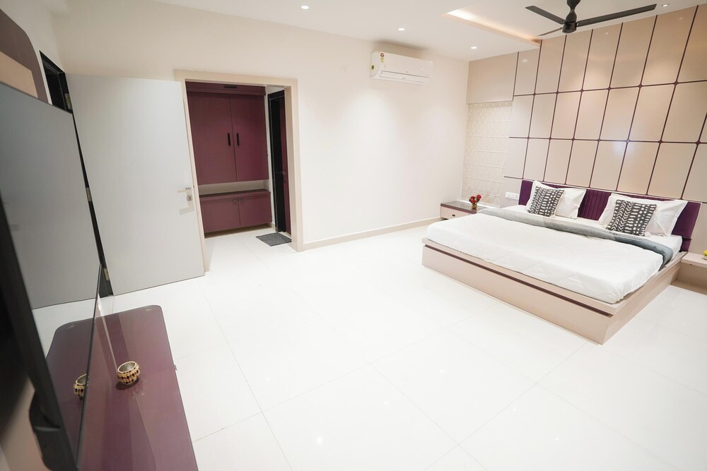 Aurelia Apartment By Red Olive 4bhk 30min Hitech