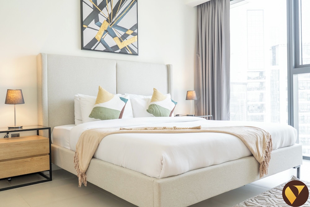 Luxury 2BR in ACT 1 Near Dubai Mall