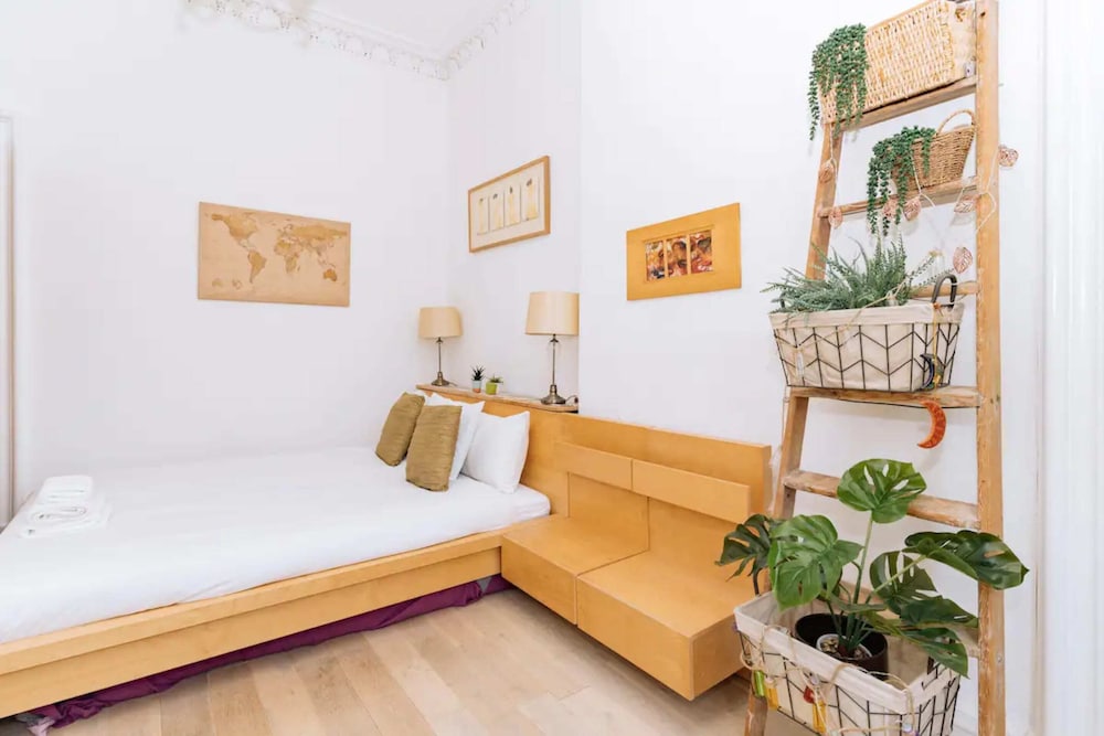 Bright & Spacious 2BD Flat -edinburgh / Ardmillan view 4