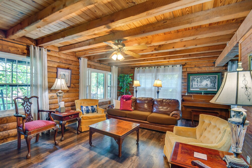 Waterfront Cabin on Lake Sinclair w/ Private Dock!