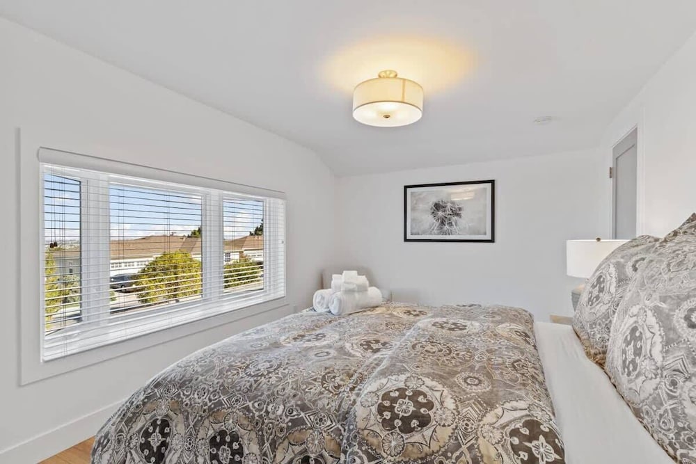 @ Marbella Lane - 3BR W/sweeping Views of Bay Area