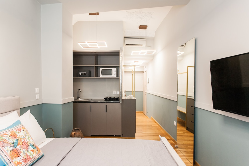 Step One - Luxury Suites right in the heart of Acropolis next to metro station