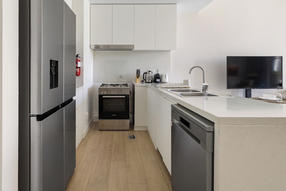 Stylish 2BR with Beach Access