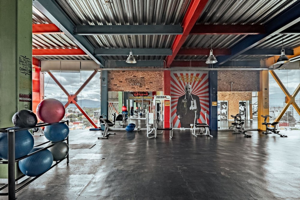 The Skyline Loft Modern Comfort With Stunning City Views photo 3