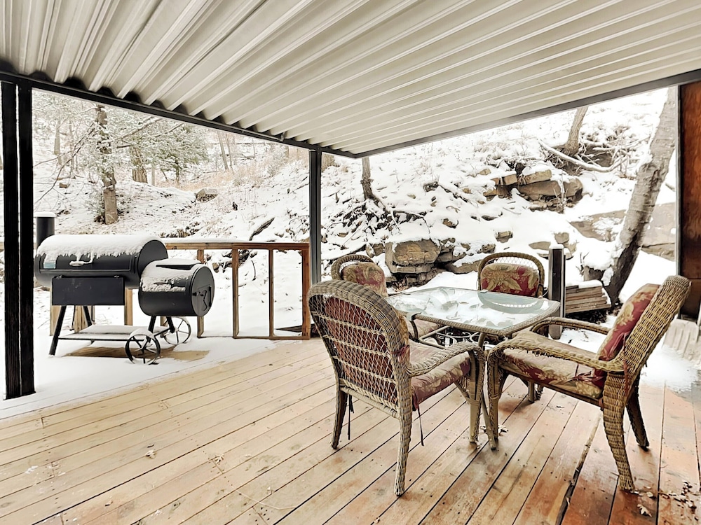 Doc's Den by Ruidoso Vacation Rentals