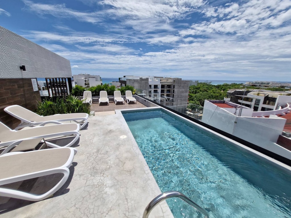 Super Cute Flat on 5th Ave in PdC Steps From Beach