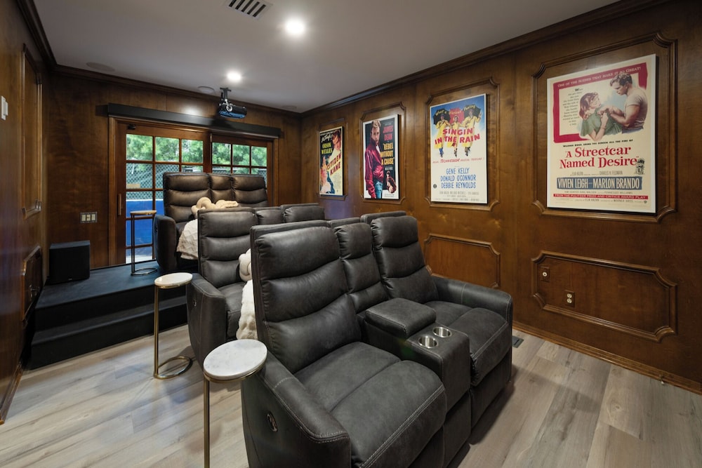 Valea Estate - Secluded Beverly Hills Retreat 1-acre Oasis
