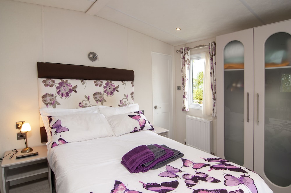 Lodge - Sleeps 6 With Pool Access view 4