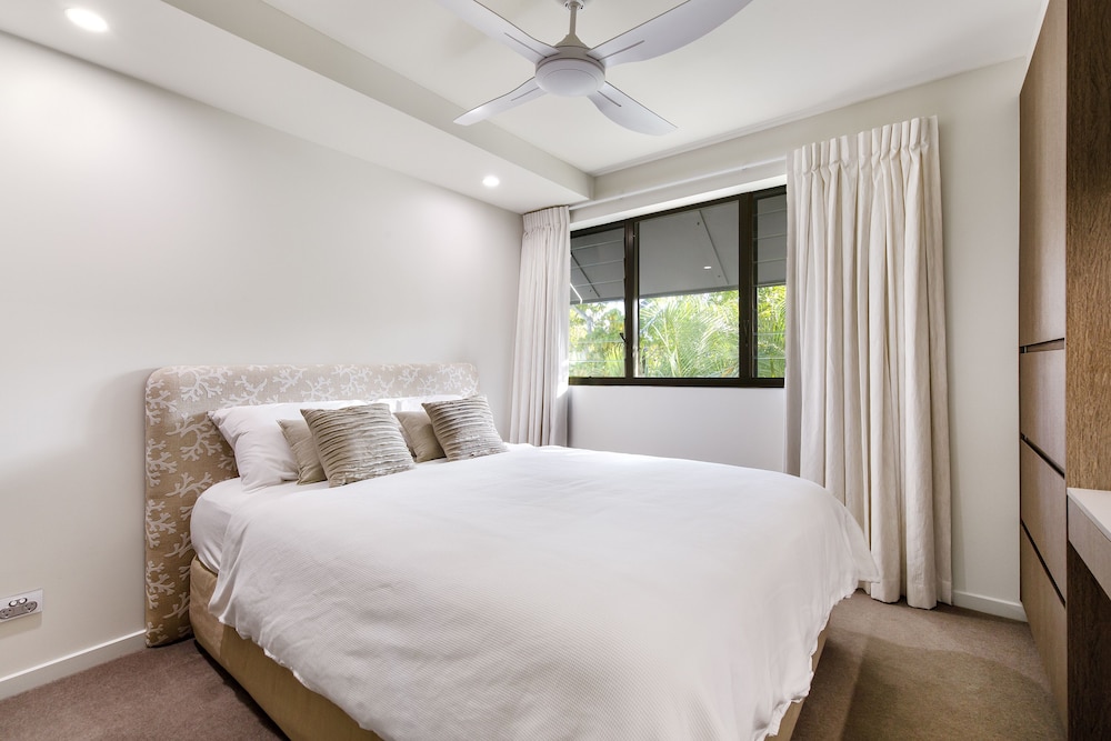 Pisces Apartments view 3