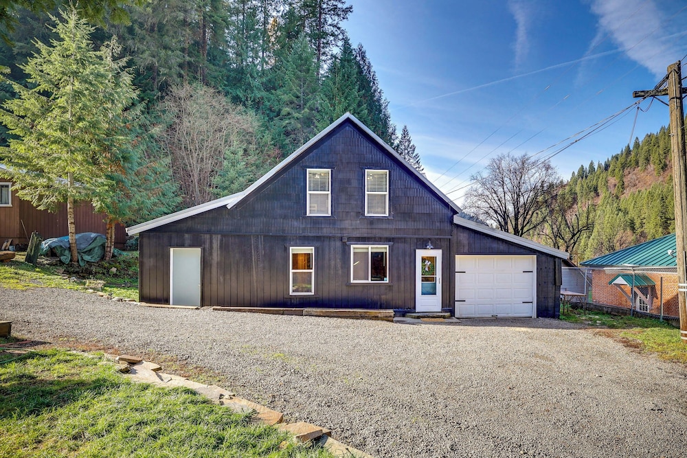 Avery Creek Cabins: Hike, Bike, Fish + More! view 3