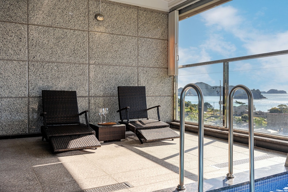 Geoje Pension Kan Pool Villa