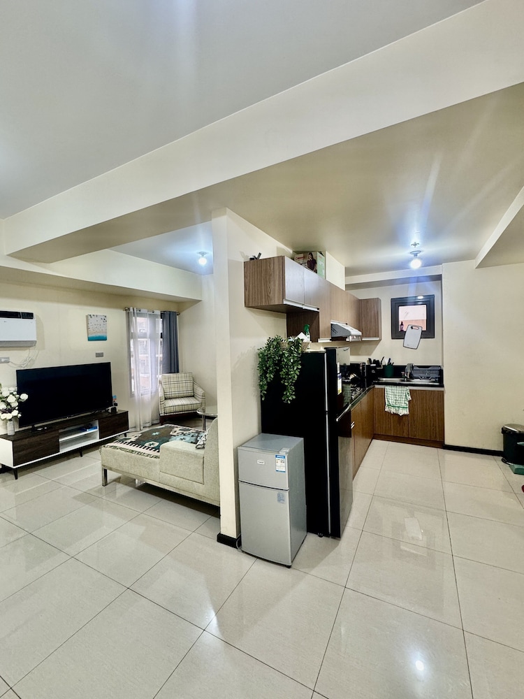 Radiance Manila bay 2 br & 3 bath