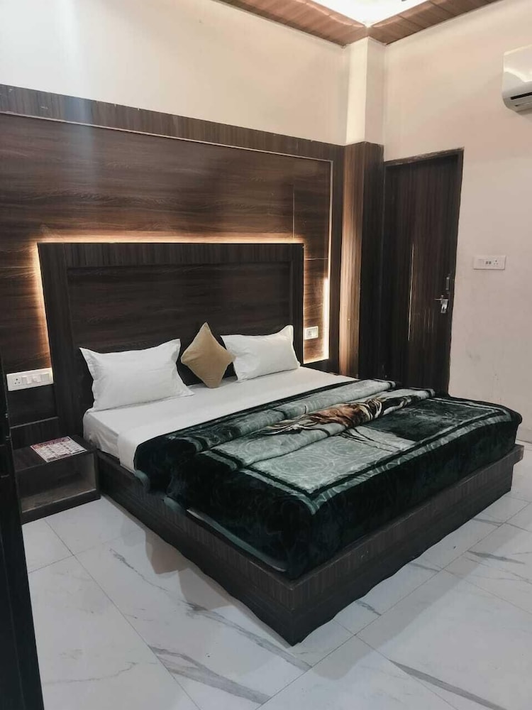 Shri Mohini Kunj Hotel Vrindavan