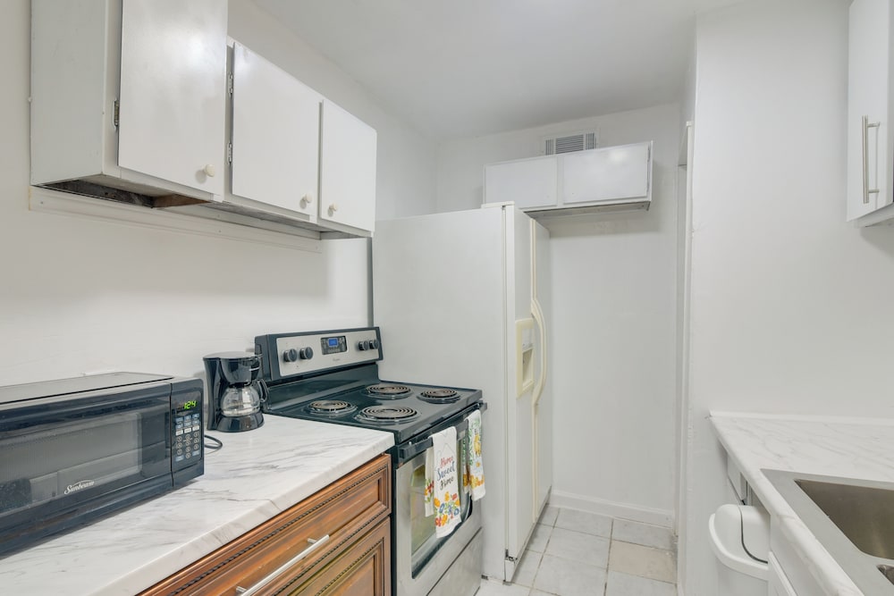 15 Mi to Dtwn Houston: Condo in Gated Community
