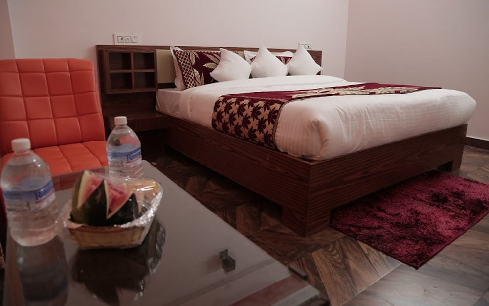 Hotel Sarla Regency