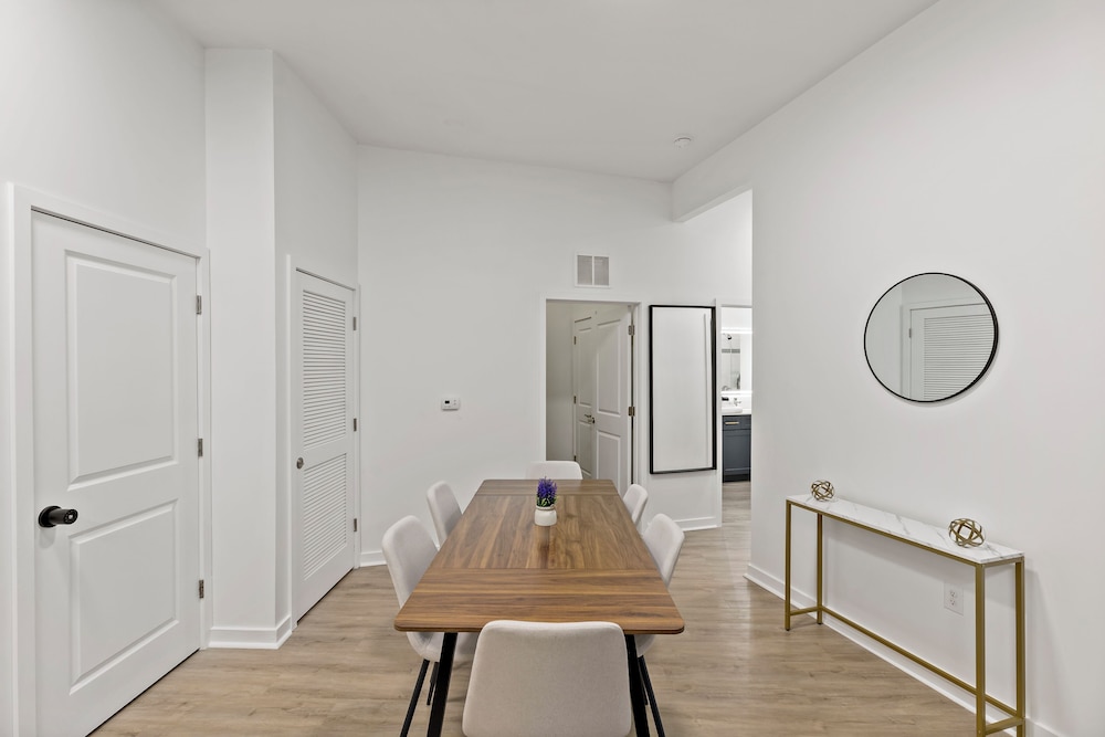 ROVE LIVING/KB - Midtown205
