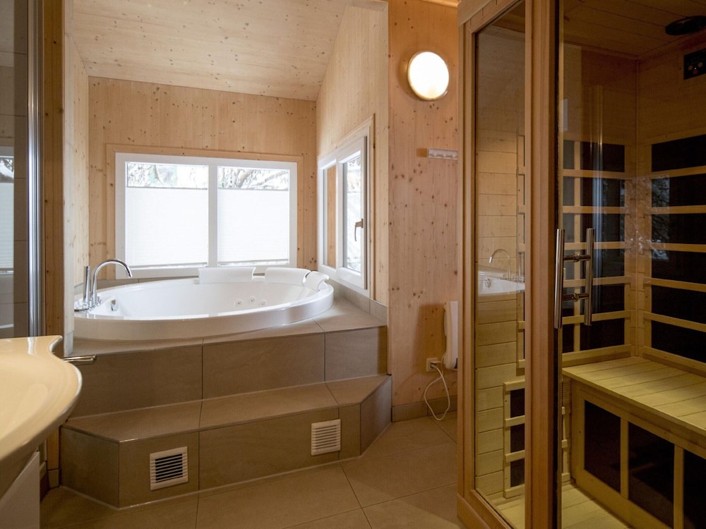 Amazing Chalet With Whirlpool