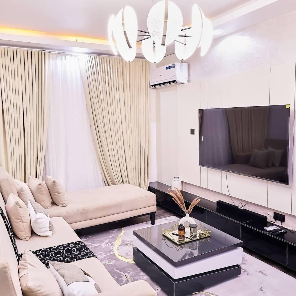 Purple Lavender Court Apartment