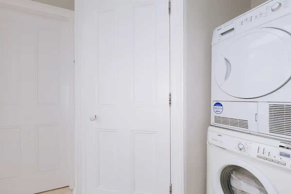 Chic & Characteristic 2BD House - Irishtown
