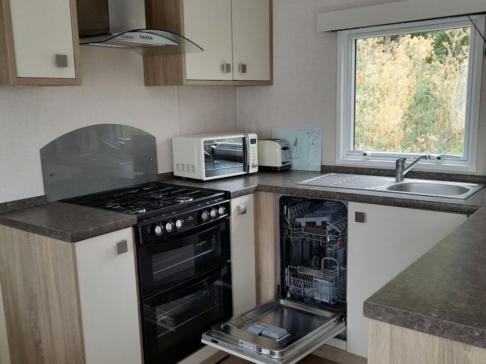 Impeccable 3-bed Cabin in Tattershall, UK