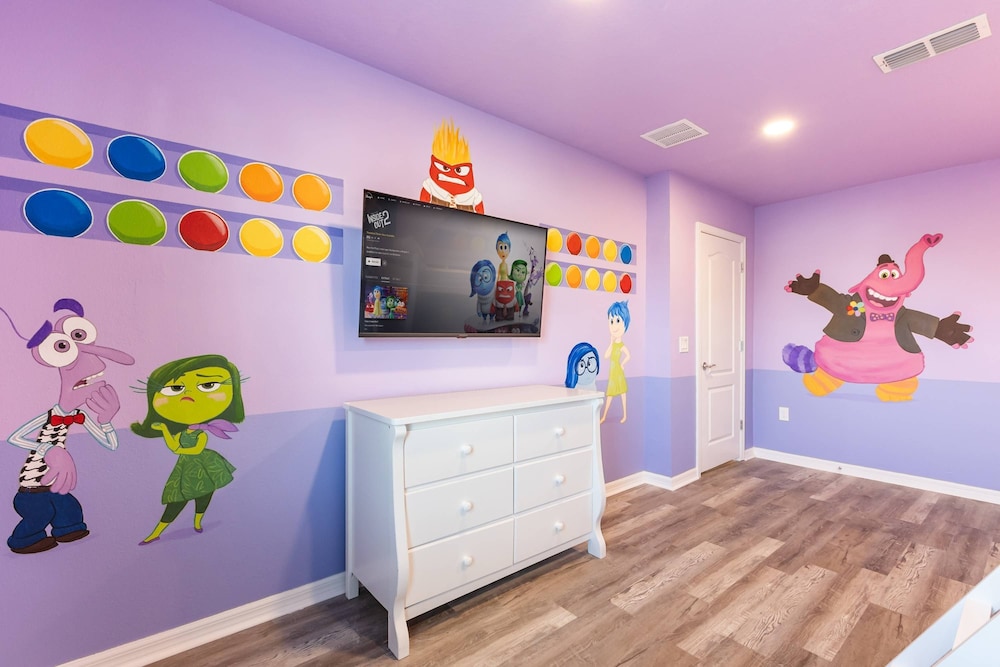 Family Fun Villa w Pool Hot Tub Game Room