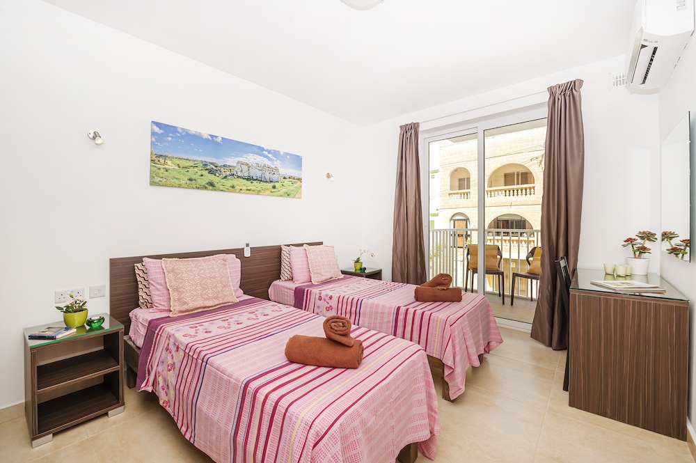 Summer Breeze Comfort Apartment view 2