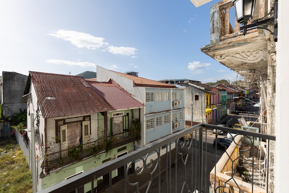 The Danian Condo by Acomodo Casco Viejo