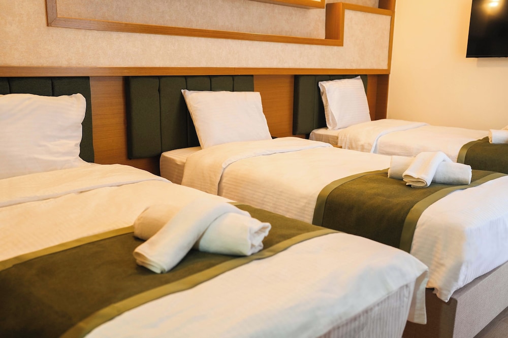 MONTELLA HOTEL