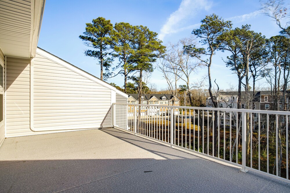 4 Mi to Ocean City Beach: Large Family Townhome