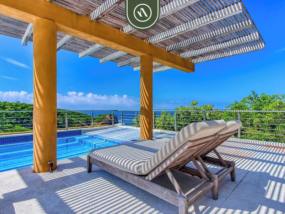 Luxury Oceanfront Villa - Private Beach - Pool