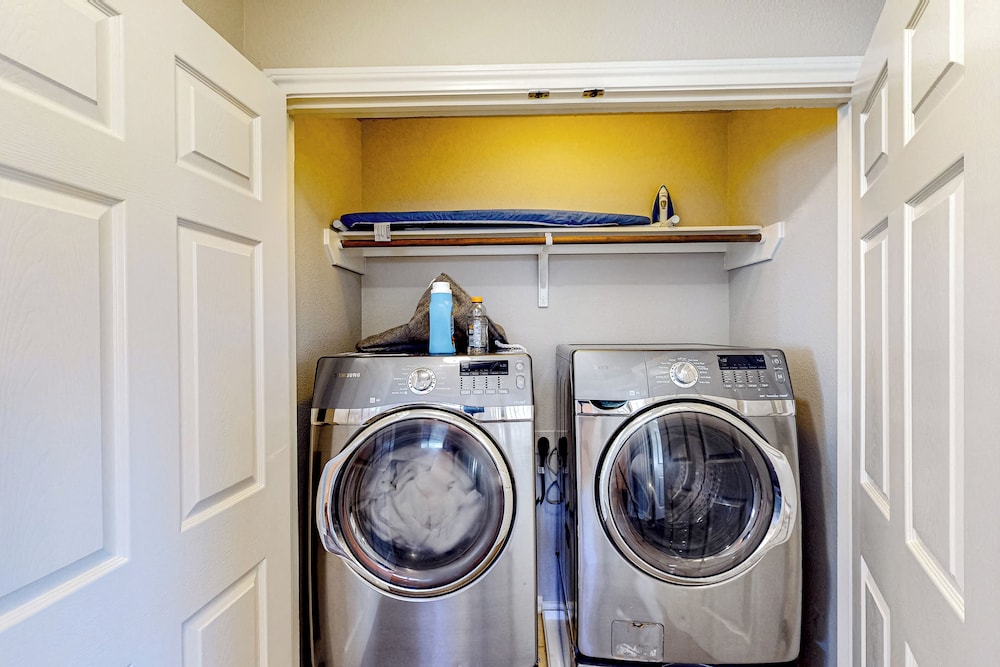 3BR w/ Yard, Updated Interior w/ A/C & W&D