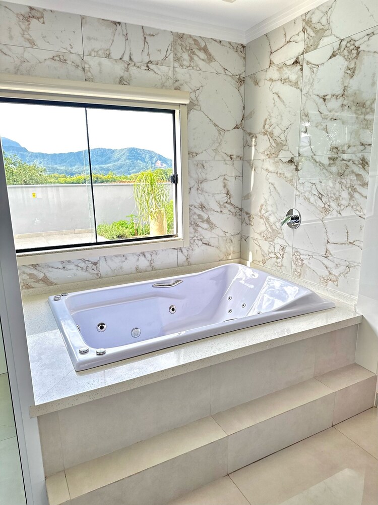 Casa luxuosa De Piscina e Hidromassagem