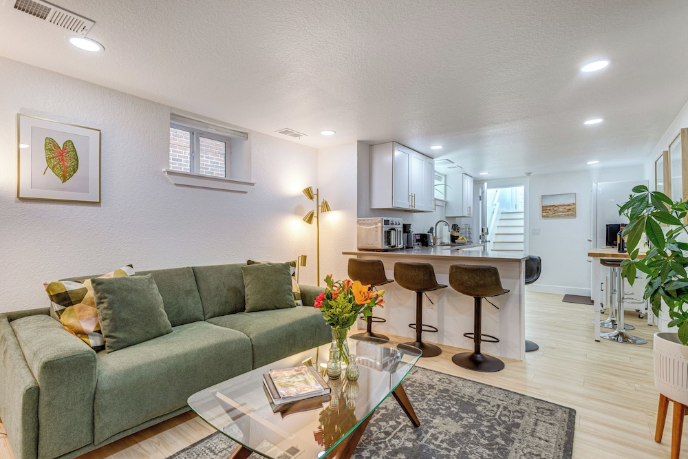 Wash Park Access: Denver Apt w/ Outdoor Dining!