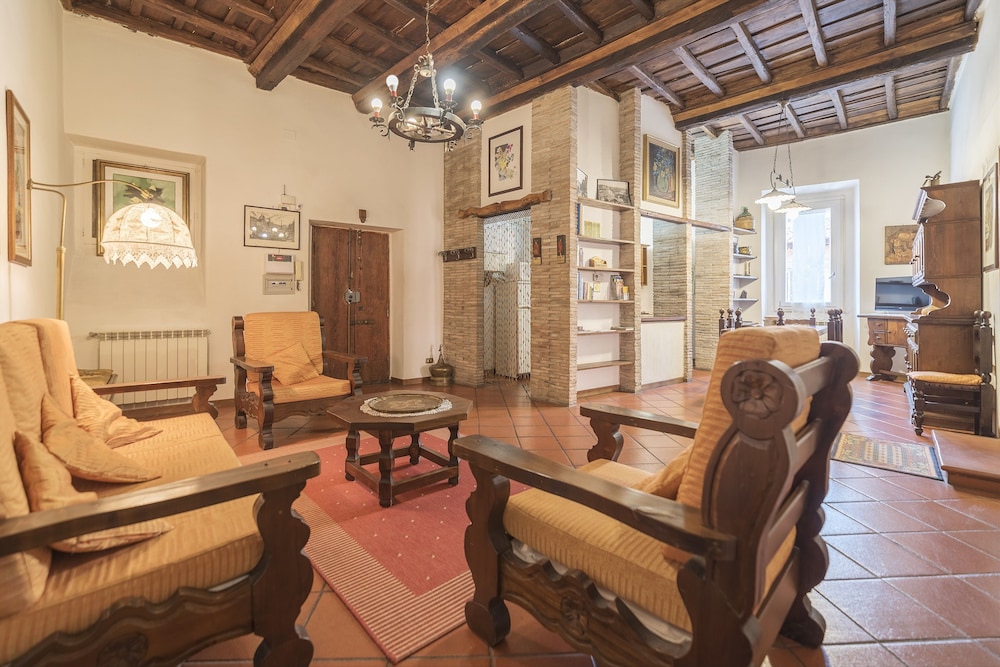 Trastevere Roomy Apartment