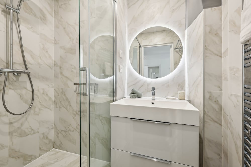 Stylish 3BR Near Tuileries Gardens