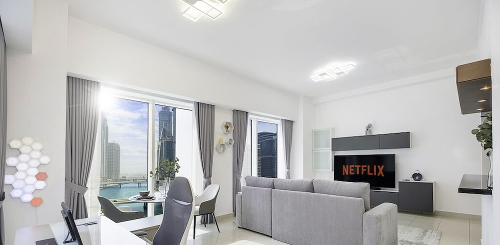 LUX The West Wharf Canal View Suite