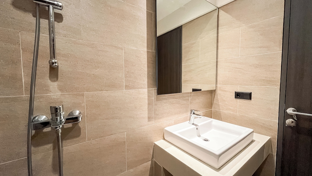 Comfy and Spacious Studio Apartment Carstensz Residence