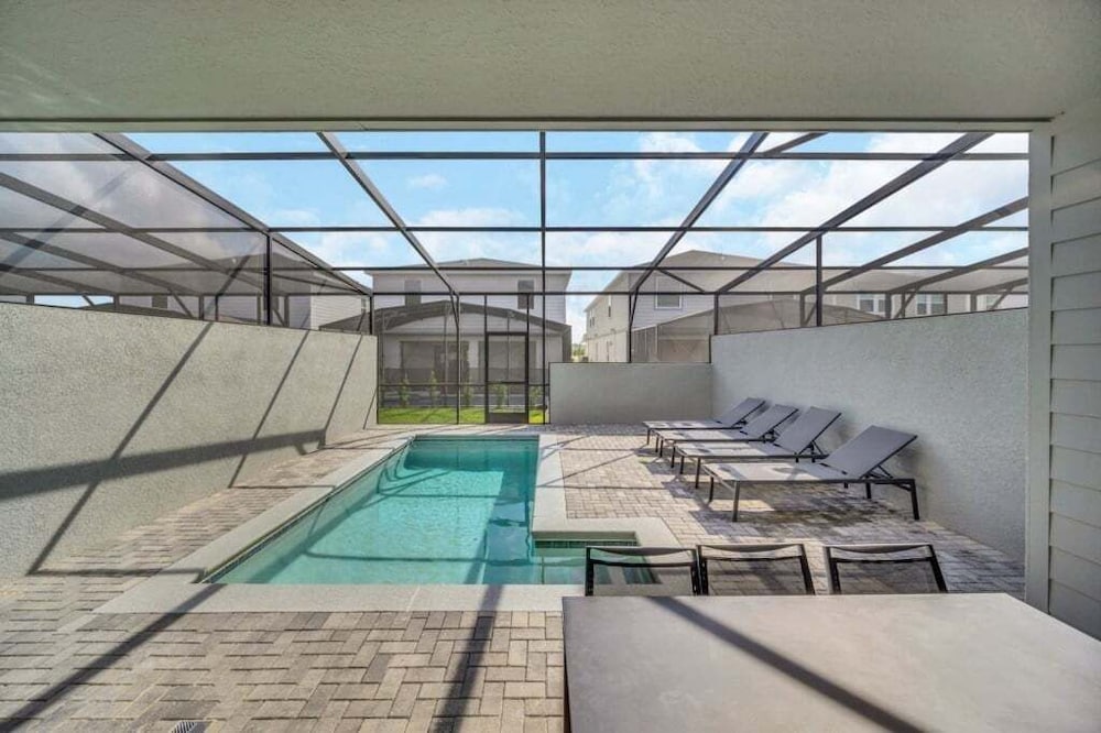 5 Bedroom Townhome With Private Splash Pool! 5 Townhouse