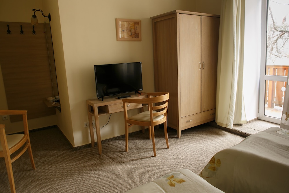 Hotel Shale