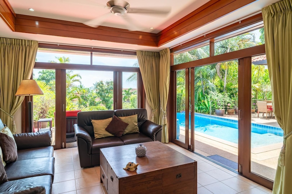 4BR Villa beach walking distance KBR44