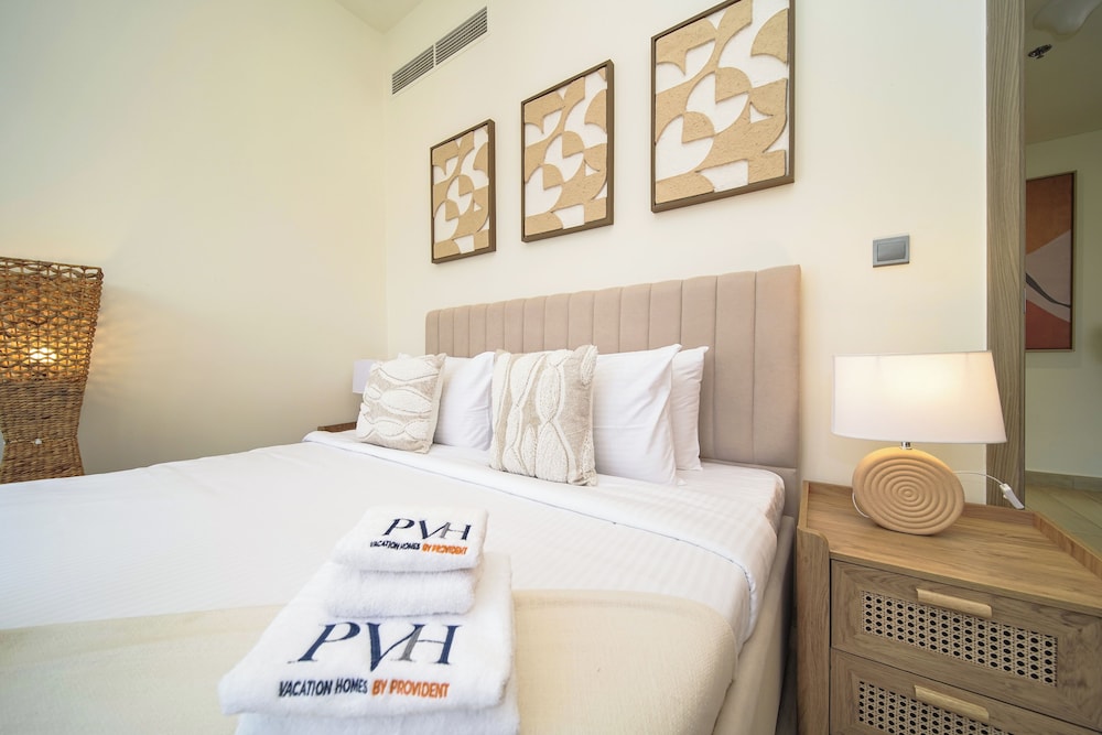 PVH - Stylish 1BR - Azizi Riviera