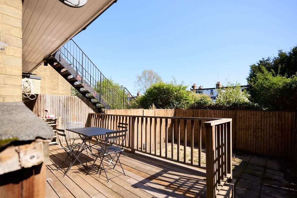 East Finchley Retreat 2BR Ground Floor Flat With Terraces