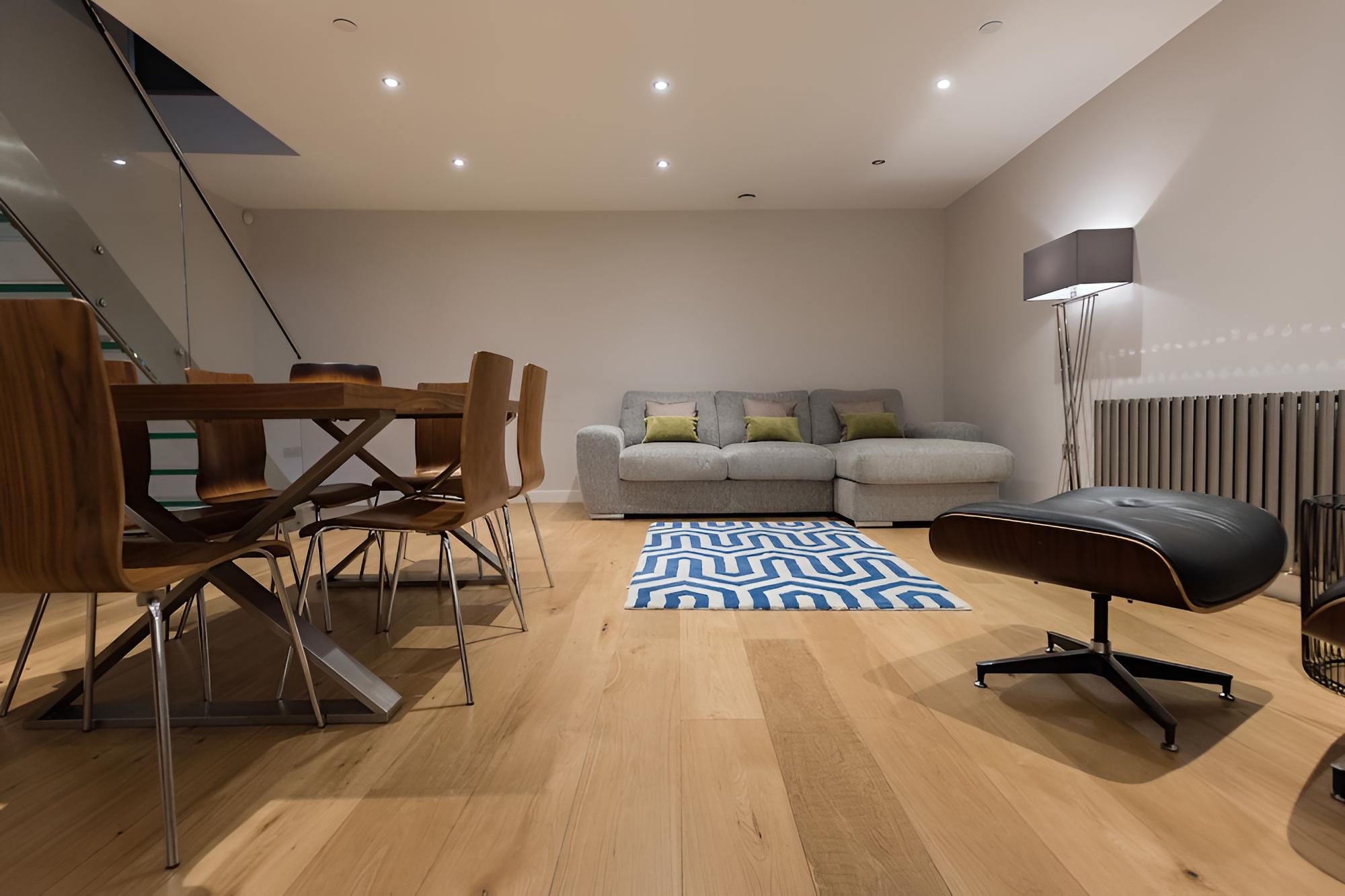 The Escalier Mews - Stunning 3BDR Mews Home Flooded with Natural Light