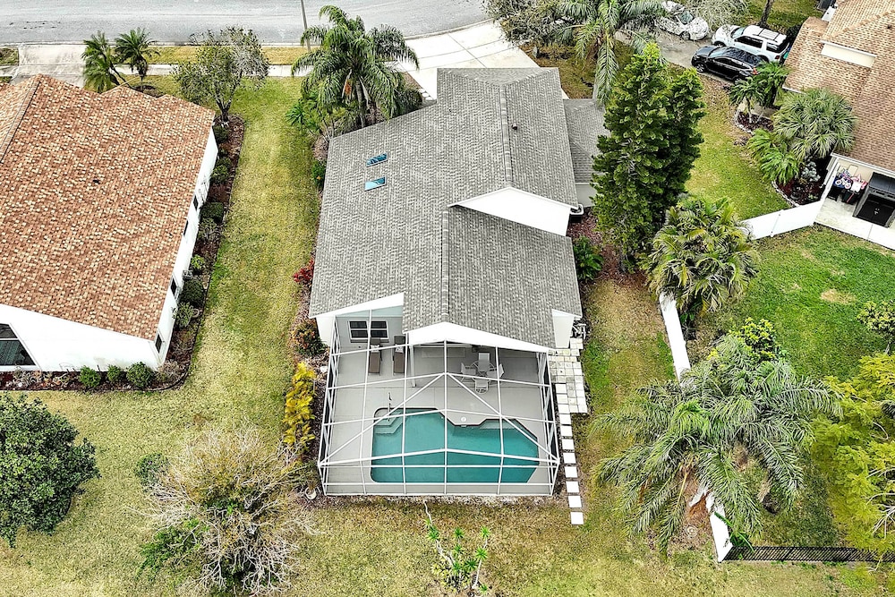 Near Disney & Universal: Family Retreat in Orlando