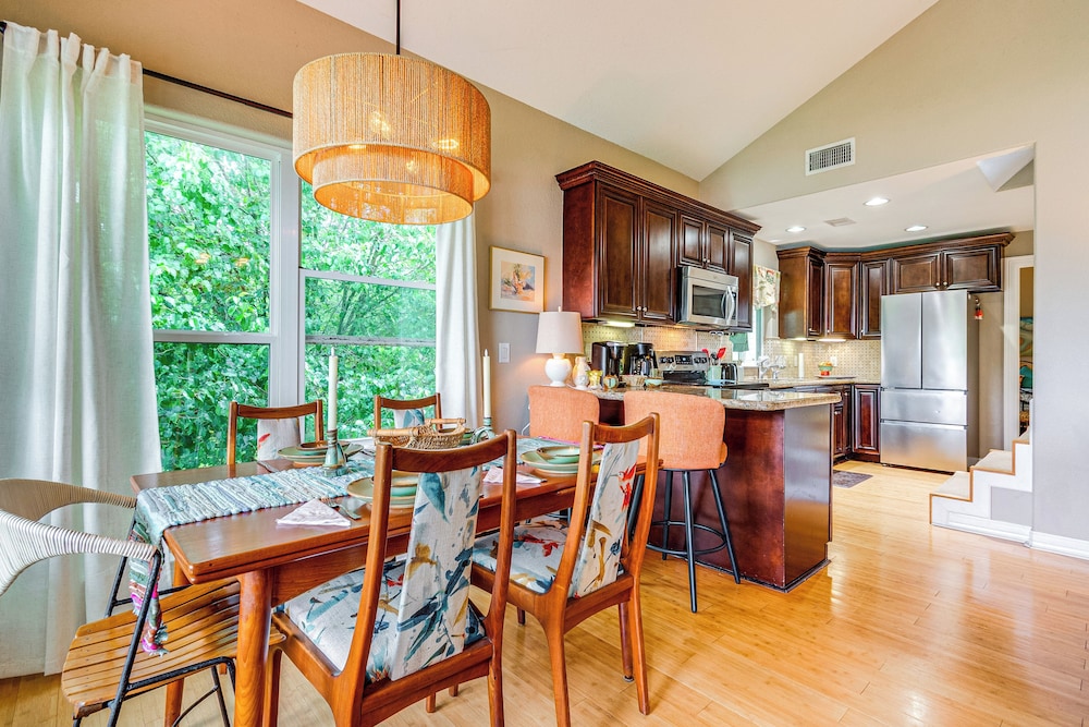 Views, Sunsets & Wildlife: Waterfront Gem in Texas